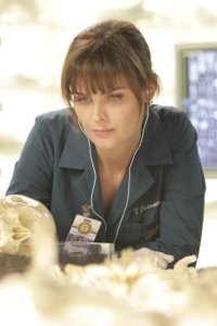 Bones – S06E09 – The Doctor in the Photo