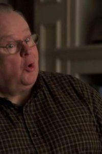 October Road – S02E10 – Hat? No Hat?