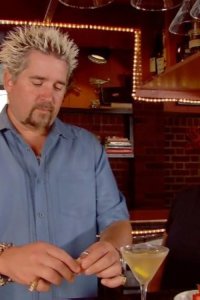 Diners, Drive-ins and Dives – S10E05 – Wings, Dogs and Claws