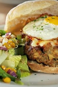 Diners, Drive-ins and Dives – S26E10 – Wonder Women