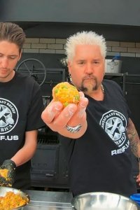 Diners, Drive-ins and Dives – S32E02 – Takeout: Flavortown Comes Home