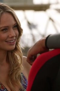 90210 – S05E16 – Life’s a Beach