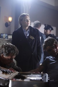 Fringe – S02E17 – Olivia. In the Lab. With the Revolver