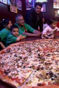 Man v. Food – S02E01 – San Antonio, TX