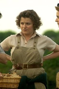 Land Girls – S01E01 – Childhood’s End