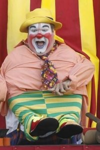 Modern Family – S03E18 – Send Out the Clowns