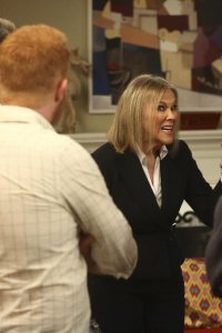 Modern Family – S07E08 – Clean Out Your Junk Drawer