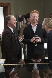 Modern Family – S09E15 – Spanks for the Memories