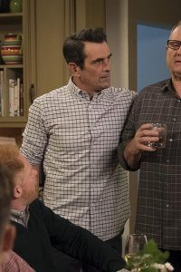 Modern Family – S10E10 – Stuck in a Moment
