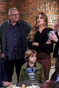 Modern Family – S11E14 – Spuds