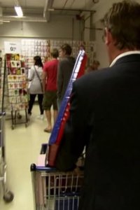 Ullared – S03E04 – Laila fixar kräftskiva med vänninorna