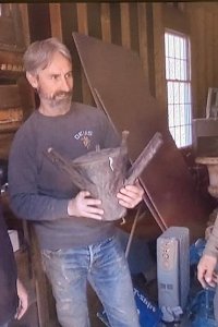 American Pickers – S22E17 – Fiddles and Picks