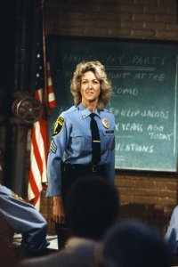 Hill Street Blues – S04E20 – Hair Apparent