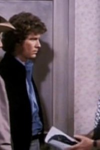 Hardcastle and McCormick – S02E02 – Ties My Father Sold Me