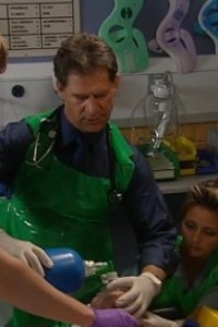 Casualty – S20E01 – Holding On: Part 1