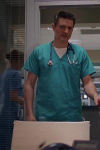 Casualty – S31E40 – War of the Roses
