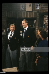 Coach – S04E01 – The Kick-Off and the Kiss-Off