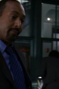 Law & Order – S17E22 – The Family Hour
