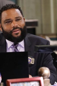 Law & Order – S21E09 – The Great Pretender