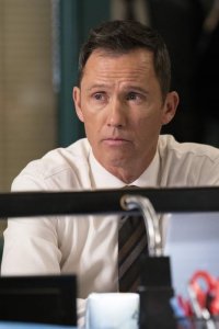 Law & Order – S22E08 – Chain of Command