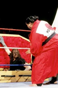 WWE Raw – S02E03 – Casket?