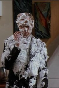 Frasier – S04E21 – Are You Being Served?