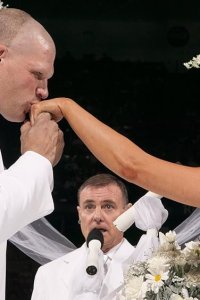 WWE Raw – S12E34 – Kane & Lita’s wedding brings chaos