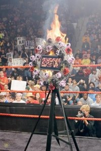 WWE Raw – S12E73 – Flaming Wreath