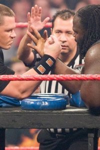 WWE Raw – S16E05 – John Cena vs Mark Henry in an arm wrestling contest