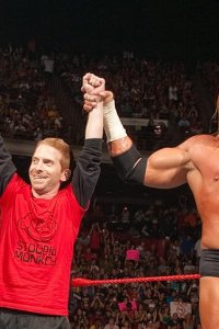 WWE Raw – S17E28 – Seth Green teams with John Cena and Triple H