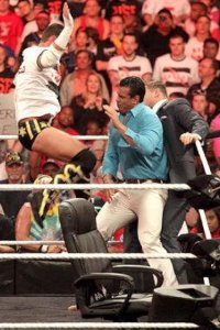 WWE Raw – S19E49 – CM Punk sets the table for WWE TLC