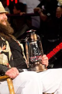 Raw – S21E27 – The Wyatt Family arrives