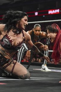 WWE Raw – S32E66 – Bedlam breaks out