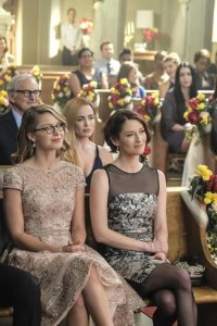 Supergirl – S03E08 – Crisis on Earth-X, Part 1