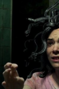 Who Killed Sara? – S03E04 – Bienvenidos al Centro Medusa