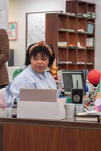 The Paper – S01E09 – Matching Ponchos