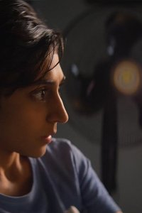 Me – S01E09 – Head in the Sand