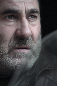 Mano de hierro – S01E02 – Larga vida al rey