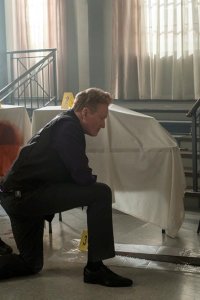Murderville – S01E01 – The Magician’s Assistant