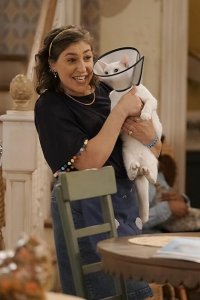 Call Me Kat – S02E03 – Call Me a Sporty Giant