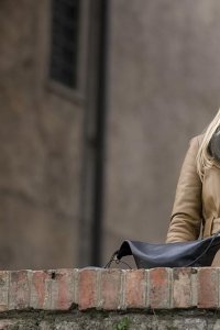 The Flight Attendant – S01E08 – Arrivals and Departures