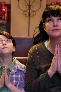 Broke – S01E06 – Losing My Religion