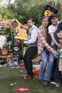 Broke – S01E13 – Sammy’s Party