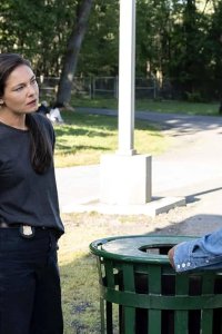 FBI: Most Wanted – S04E05 – Chains