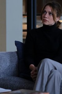 Pearson – S01E09 – The Rival