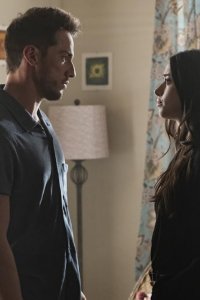 Roswell, New Mexico – S01E03 – Tearin’ Up My Heart