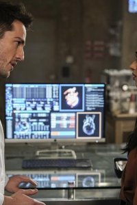 Roswell, New Mexico – S02E05 – I’ll Stand by You